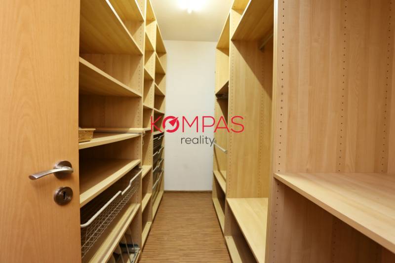 Samostatný šatník.jpg