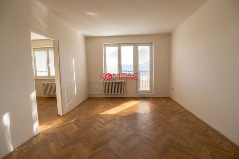 obývačka s balkónom.jpg